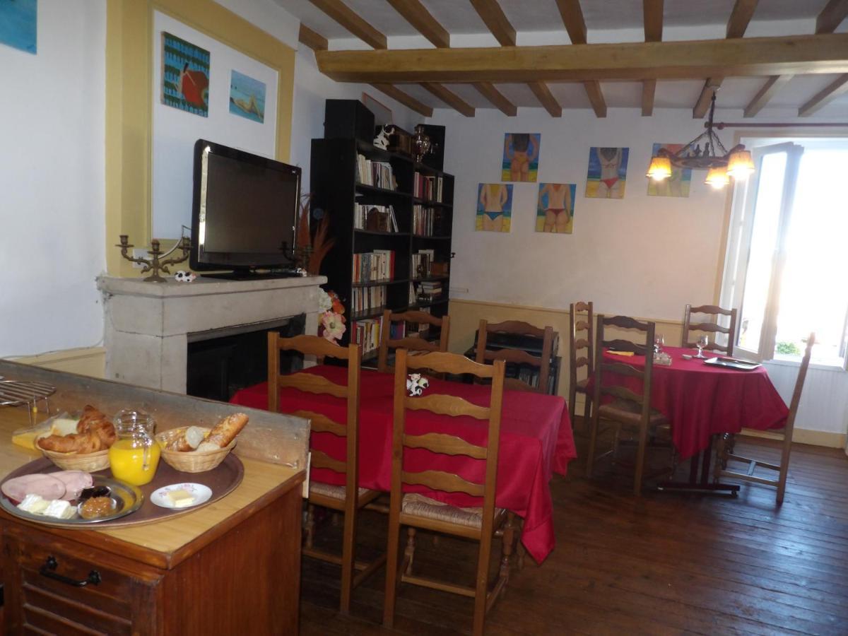 Chambres Et Tables D'Hotes A L'Auberge Touristique Meuvaines Zewnętrze zdjęcie