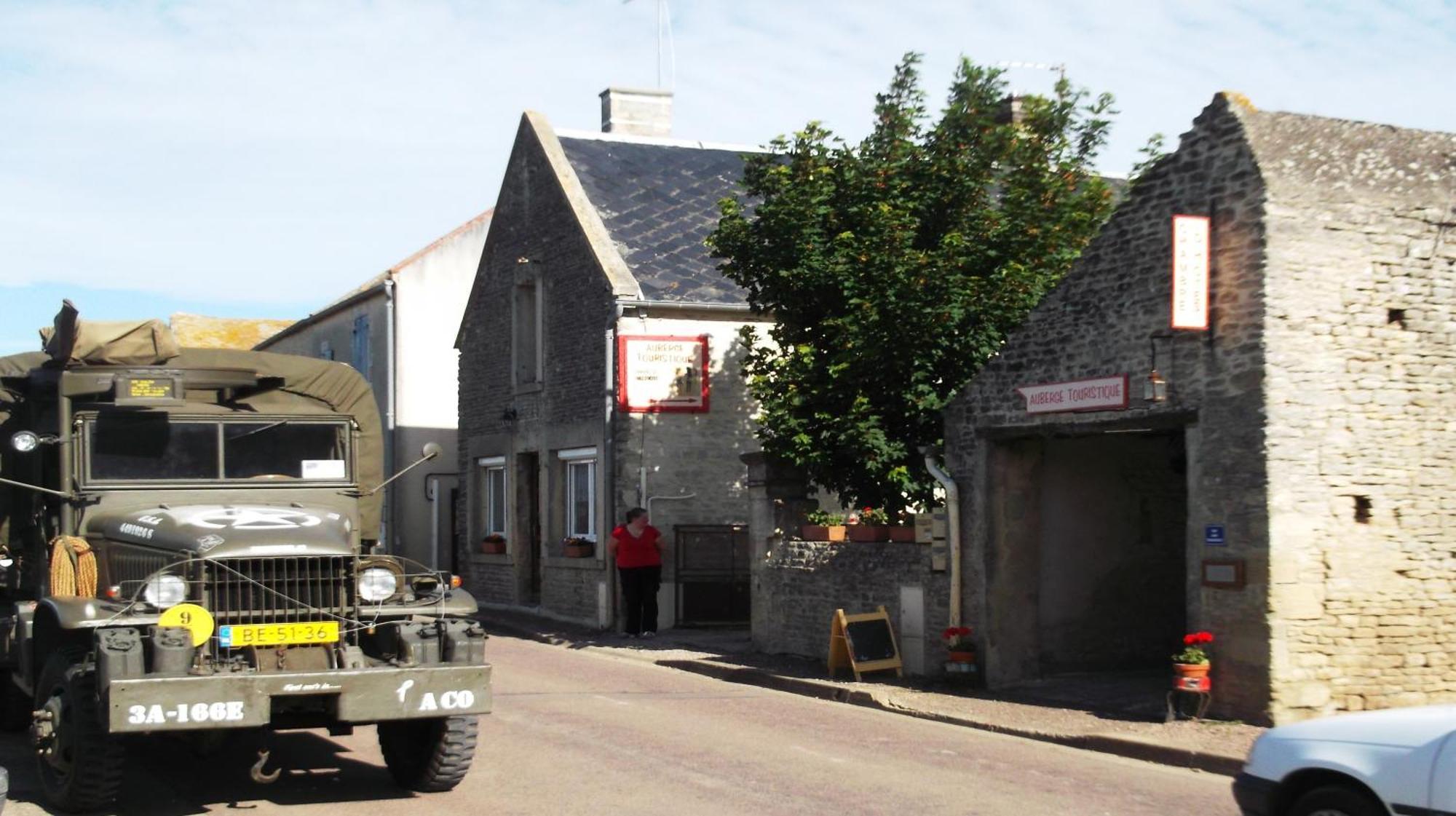Chambres Et Tables D'Hotes A L'Auberge Touristique Meuvaines Zewnętrze zdjęcie