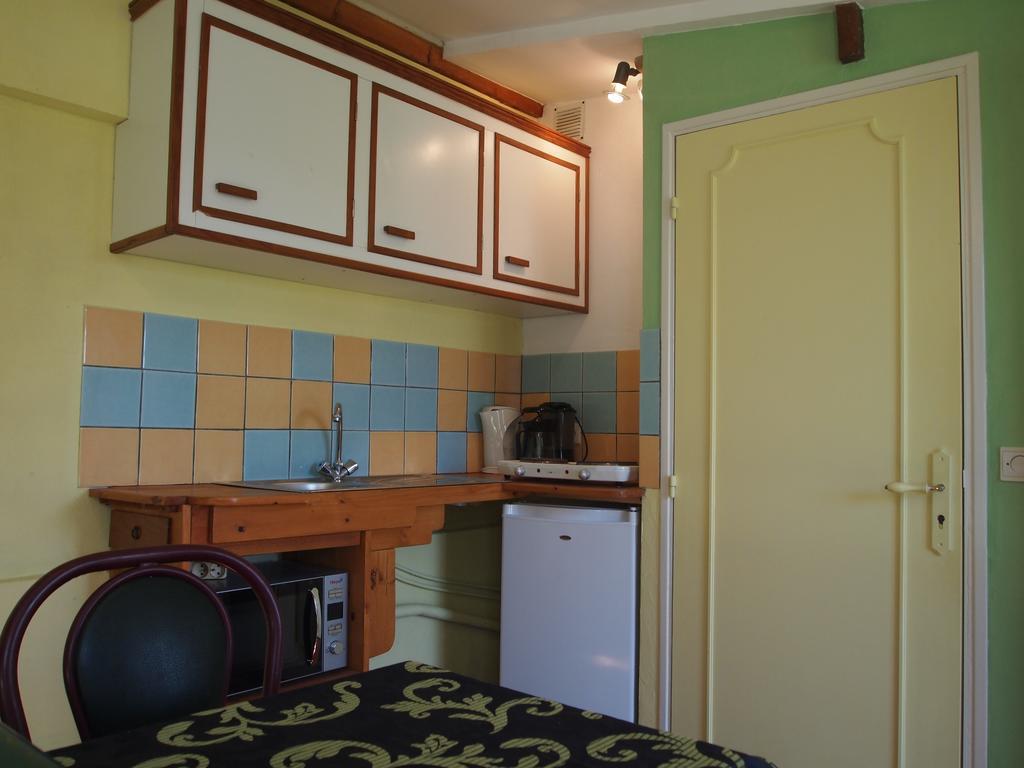 Chambres Et Tables D'Hotes A L'Auberge Touristique Meuvaines Zewnętrze zdjęcie