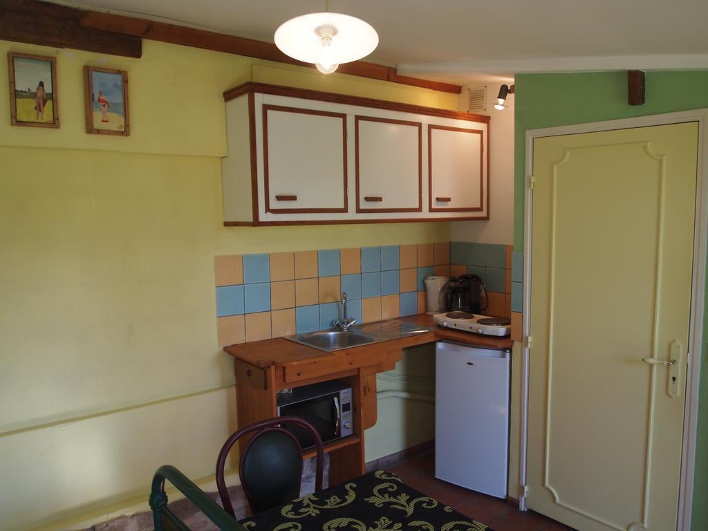 Chambres Et Tables D'Hotes A L'Auberge Touristique Meuvaines Zewnętrze zdjęcie