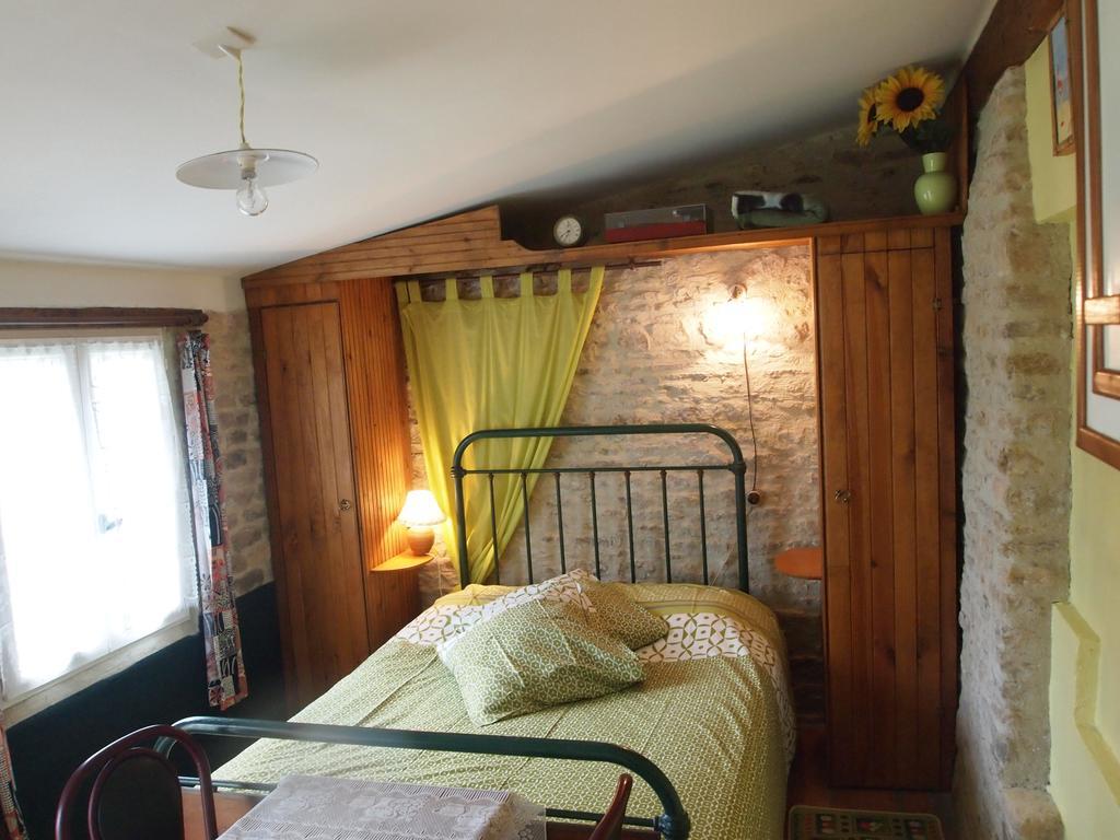 Chambres Et Tables D'Hotes A L'Auberge Touristique Meuvaines Zewnętrze zdjęcie
