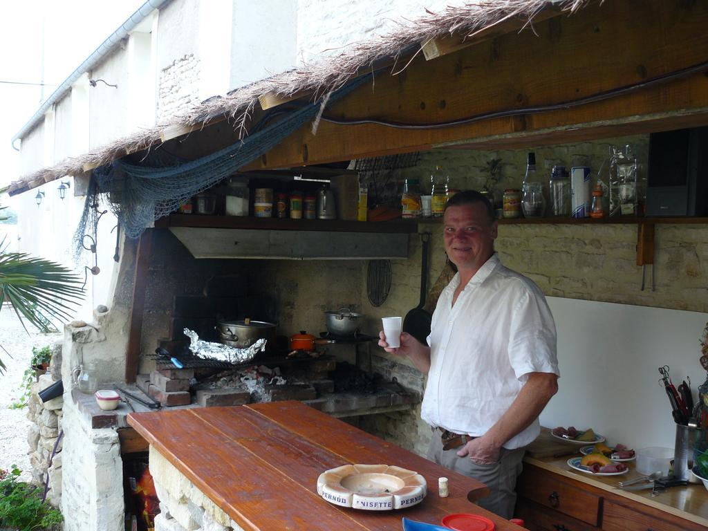 Chambres Et Tables D'Hotes A L'Auberge Touristique Meuvaines Zewnętrze zdjęcie